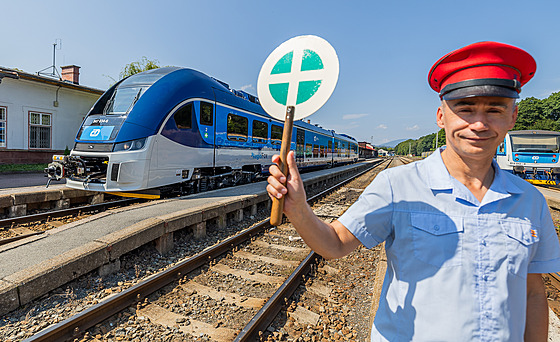Motorový vlak RegioFox na nádraí v Trutnov