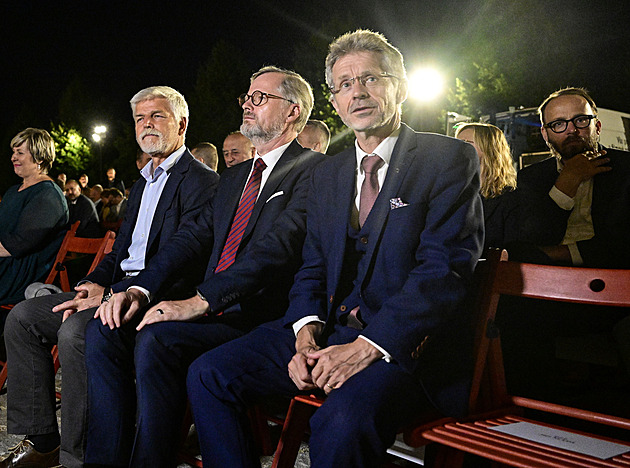 Rok 1968 byl obdobím statečnosti, řekl premiér Fiala k filmu Vlny