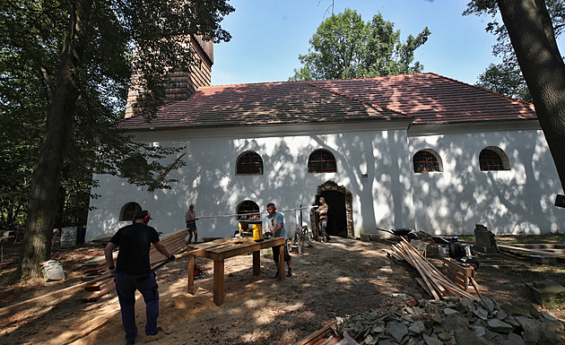 Kostel sv. Jií Muedníka v zaniklé obci Pelhimovy ve Slezských Rudolticích na...