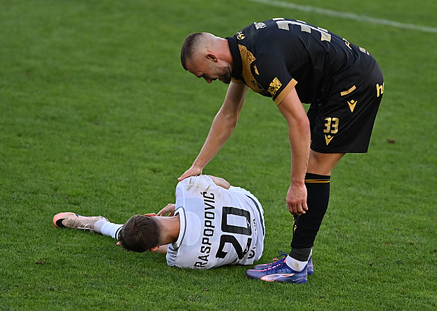 Karviná - Ostrava 0:0, červená karta na obou stranách. Hosté ubojovali remízu