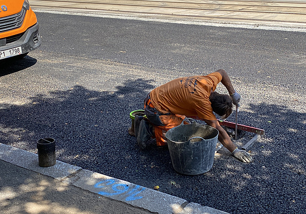 Oprava Klatovské tídy v Plzni mezi kiovatkami Belánka a V Bezovce. Ve stedu...