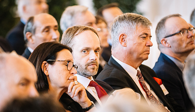 „Teraz, kurwa, my.“ Kam nás mohou zavést naschvály ve válce Hradu a vlády