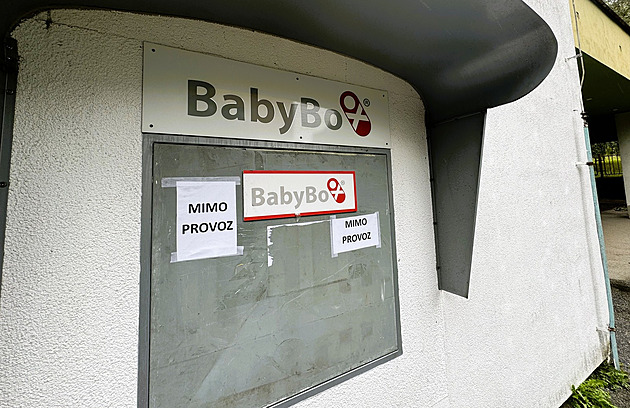 Pokozený babybox u pelhimovské nemocnice. Neznámý pachatel zpsobil kodu za...