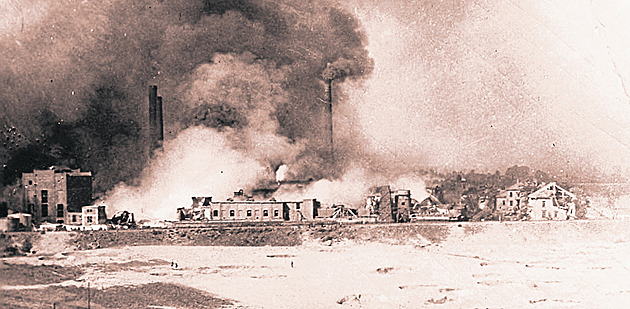 Hlavním cílem náletu byla pardubická rafinerie Fanto-Werke, dnení Paramo.