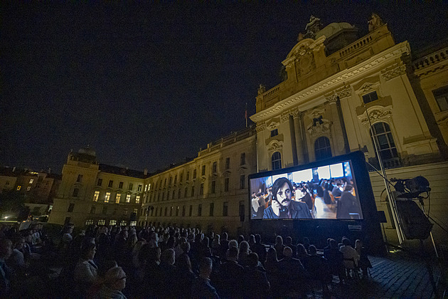 Rok 1968 byl obdobím statečnosti, řekl premiér Fiala k filmu Vlny