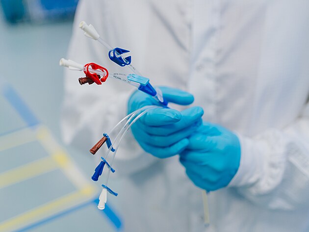 �e�i jsou velmi �ikovn� a vzd�lan� n�rod a my se toho sna��me vyu��vat