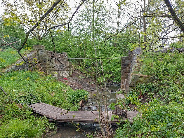 Ocelov� konstrukce byla snesena pouh� t�i dny po na�em nat��en�. GPS:...