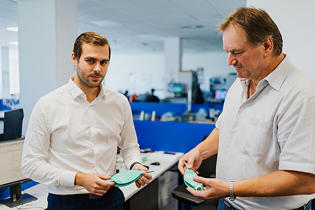 �e�i jsou velmi �ikovn� a vzd�lan� n�rod a my se toho sna��me vyu��vat