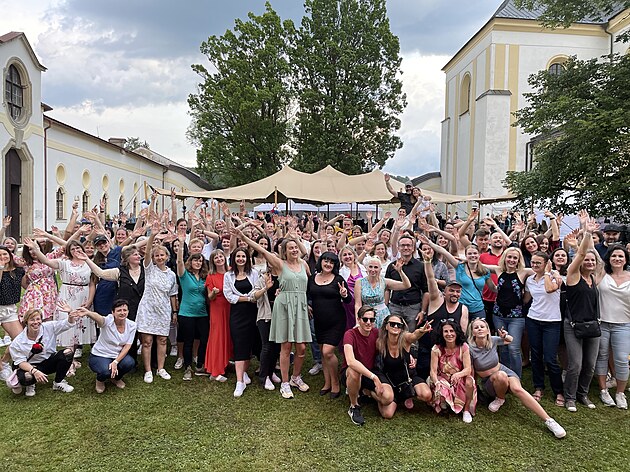 �e�i jsou velmi �ikovn� a vzd�lan� n�rod a my se toho sna��me vyu��vat