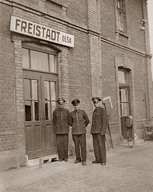 Po vypuknut� 2. sv�tov� v�lky a obsazen� T��nska N�meckem se n�zev stanice...