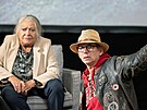 Ji�ina Bohdalov� a Ji�� Strach p�i nat��en� sn�mku Svat�