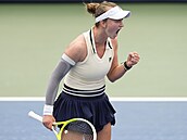 Barbora Krejíková se raduje ve druhém kole US Open.