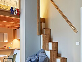 Vestav�né patro je p�ístupné po mlyná�ských schodech, které vyu�ívají prostor...