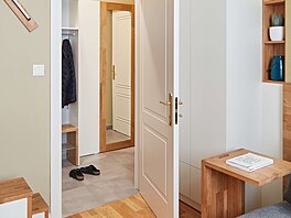 Malá nika s úzkým vstupem a oblými st�nami  na p�edchozí fotografii m��e být...