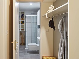 V�echen nábytek byl vyrobený na míru z masivního dubu (Vasitruhlari.cz)...