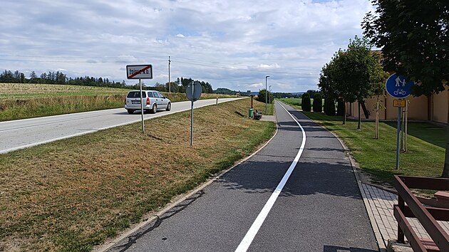 Jedna z prvnch cyklostezek, kter drec nad Doubravou vybudoval, smuje do asi 1,5 km vzdlenho Krucemburku.