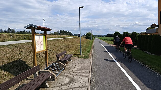 Jedna z prvnch cyklostezek, kter drec nad Doubravou vybudoval, smuje do asi 1,5 km vzdlenho Krucemburku.