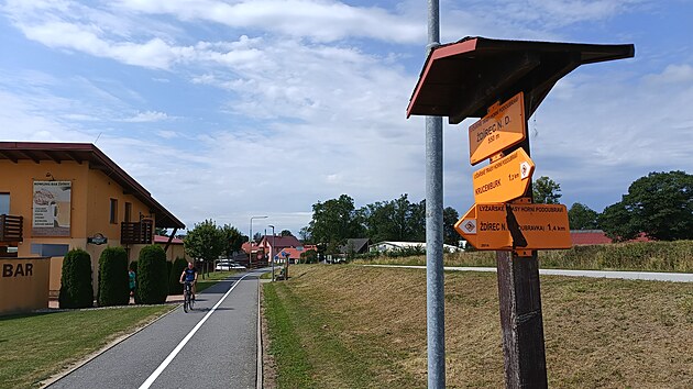 Jedna z prvnch cyklostezek, kter drec nad Doubravou vybudoval, smuje do asi 1,5 km vzdlenho Krucemburku.