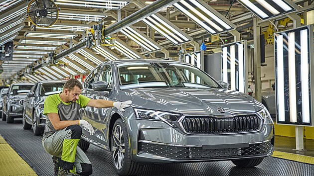 Prvn modernizovan model Octavia vyroben v zvod v Kvasinch sjel z vrobn linky. Vrobu dalch kus tohoto bestselleru znaky v Kvasinch umonil pesun vroby nov generace modelu Superb do zvodu Volkswagen v Bratislav.