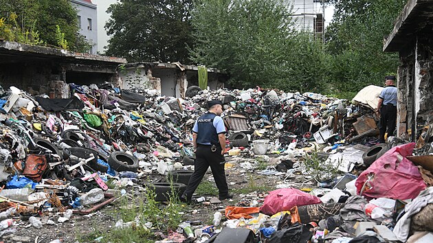 tvr Pedlice v st nad Labem. Nepodek u gar, kter ek demolice. (19. srpna 2024)