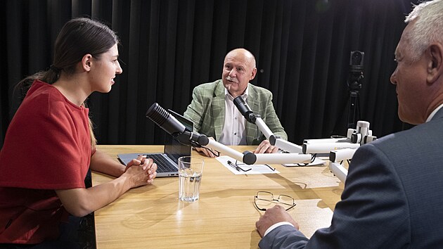 Host� po�adu Rozst�el Josef Such�nek, STAN, SNK ED a Ladislav Okle�t�k, ANO.