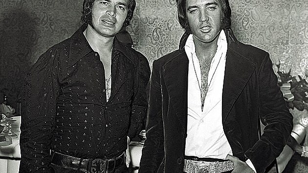 Zp�v�k Engelbert Humperdinck (vlevo) s Elvisem Presleym