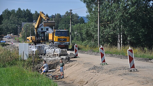 Opravovan silnice III/2904 mezi Mnkem a Oldichovem v Hjch (15. ervence 2024)