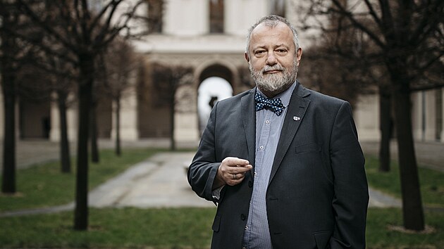 �esk� diplomat Hynek Kmon��ek