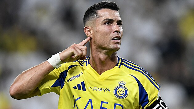 Portugalsk� �to�n�k Cristiano Ronaldo na startu nov� sezony sa�dsk� fotbalov�...
