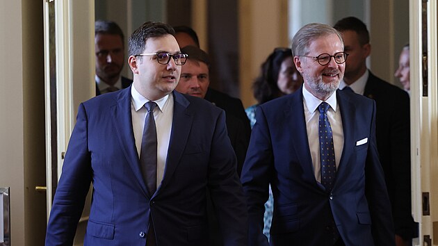 Premiér Petr Fiala a ministr zahrani�í Jan Lipavský p�i porad� s velvyslanci...