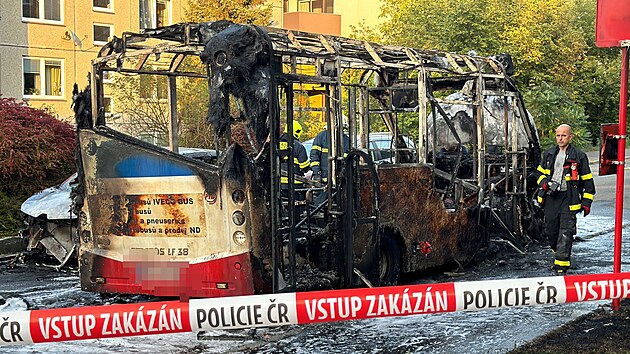 Hasii zasahovali v ulici Nad Konvkou u poru minibusu. (28. srpna 2024)