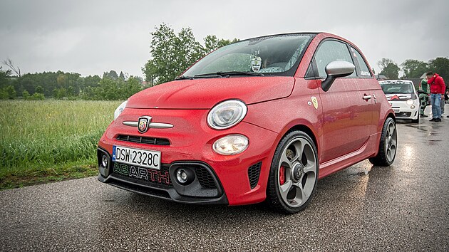 Z�vodn� den Due Miglia pro milovn�ky voz� Fiat 500 a 500 Abarth