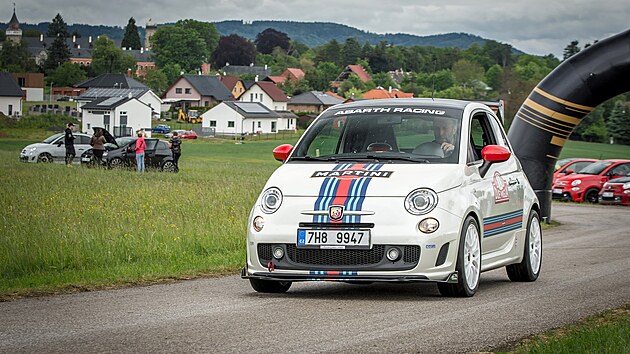 Z�vodn� den Due Miglia pro milovn�ky voz� Fiat 500 a 500 Abarth