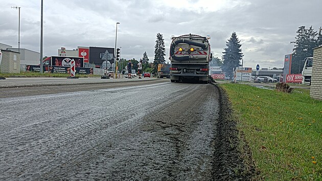 Prce na oprav silnice v Rudolfovsk postupovaly po etapch, aby to nemlo a tak velk dopad na provoz v Budjovicch. Silnii zaali na konci ervna a hotovo bylo jet v prvn polovin srpna.