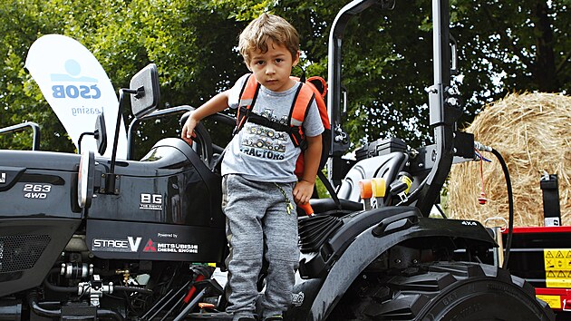 D�ti na zem�d�lsk�ch stroj�ch