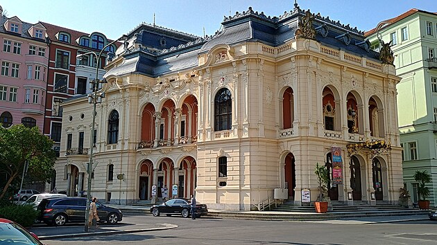 Karlovarsk divadlo, zzem m v jedn ze sousednch budov, pstupnch podzemn chodbou.