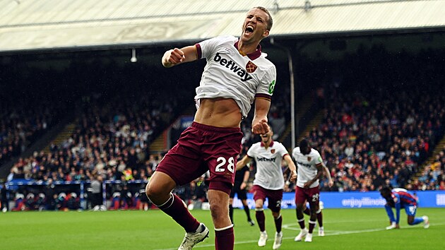 Tom Souek se raduje ze vstelenho glu do st Crystal Palace