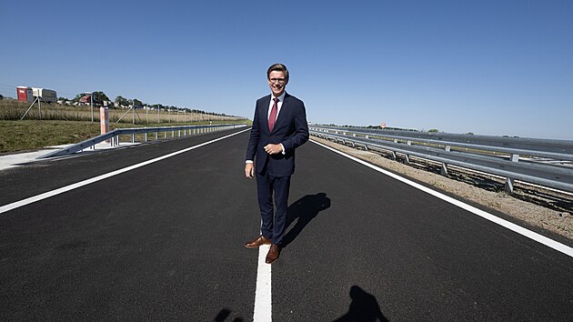 Ministr dopravy Martin Kupka na nov� zprovozn�n� d�lnici D6 u Krup� na Rakovnicku (27. srpna 2024)