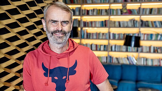 Robert lachta zanal jako policista. Coby f protimafinskho tvaru udlal razii na adu vldy v roce 2013. Po n padla vlda Petra Nease. (26. srpna 2024)