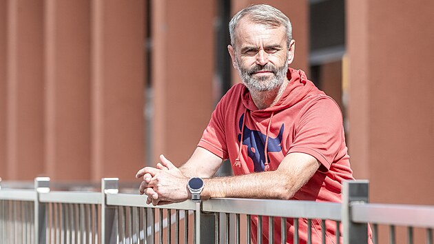 Robert lachta zanal jako policista. Coby f protimafinskho tvaru udlal razii na adu vldy v roce 2013. Po n padla vlda Petra Nease. (26. srpna 2024)