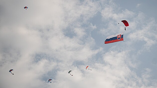 Vojensk� p�ehl�dka p�i p��le�itosti oslav 80. v�ro�� Slovensk�ho n�rodn�ho povst�n� (29. srpna 2024)