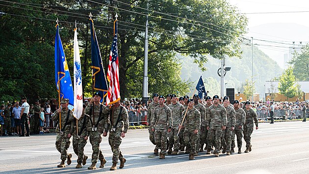 ��astn�ci slavnostn� vojensk� p�ehl�dky p�i p��le�itosti oslav 80. v�ro�� Slovensk�ho n�rodn�ho povst�n� (29. srpna 2024)