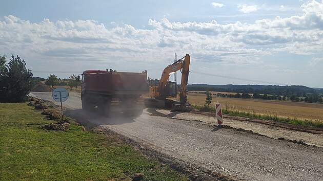 Na pestavb kiovatky U Voku pracovaly 31. ervence ped 16. hodinou dva bagry na vjezdu na astolovice.