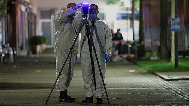 V zpadonmeckm mst Solingen agresor zatoil na lidi noem. Nkolik jich zemelo. Policie msto zajistila. (24. srpna 2024)