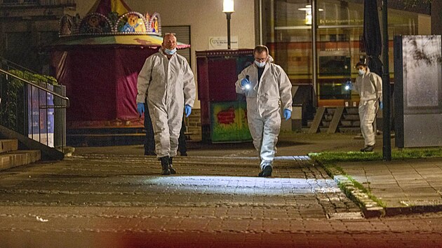 V zpadonmeckm mst Solingen agresor zatoil na lidi noem. Nkolik jich zemelo. Policie msto zajistila. (24. srpna 2024)
