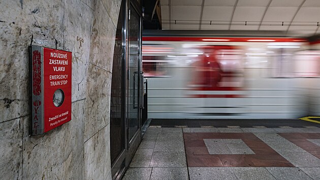 Nouzov tlatko na Andlu je na stn u tunelu.