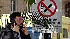 Britská vláda zva�uje zákaz kou�ení na zahrádkách hospod. (29. srpna 2024)