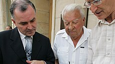 Jaroslav Muziká� (uprost�ed), otec Danu�e Muziká�ové, zavra�d�né p�i prvním...