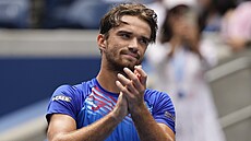 Tomá Machá se raduje po výhe ve druhém kole US Open.
