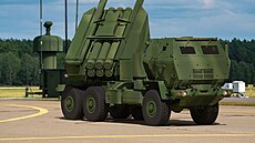 Raketomet HIMARS. Rusové se nau�ili st�ely navád�né za letu GPS ru�it.